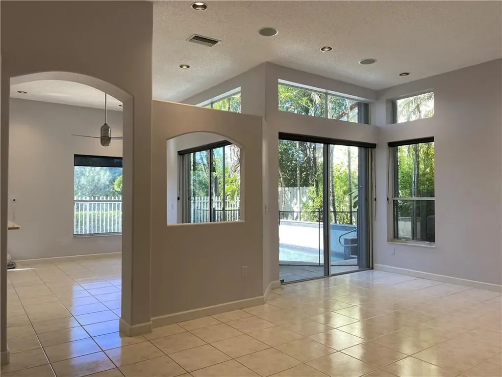 1940 Sweetbay Way Hollywood FL 33019
