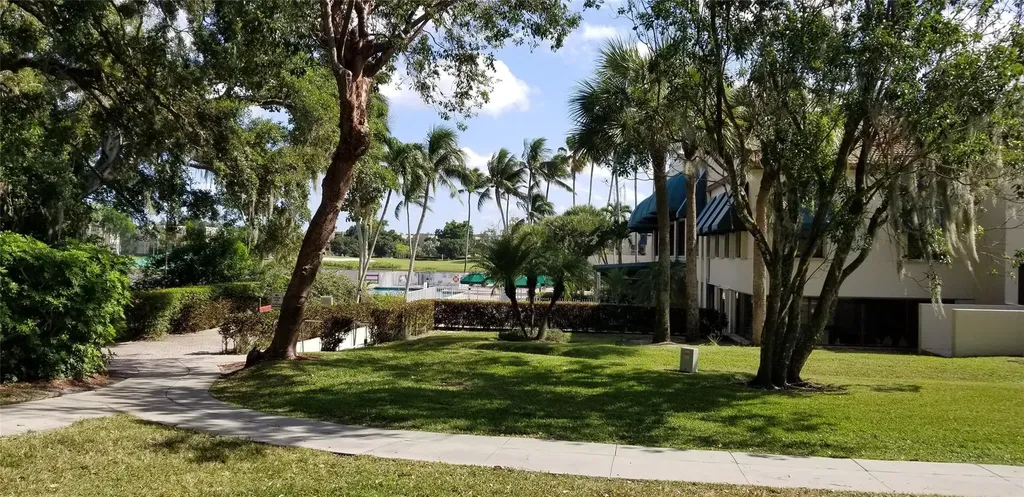 9531 Seagrape Drive Davie FL 33324