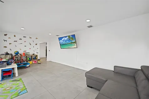 300 SW 65th Way Pembroke Pines FL 33023
