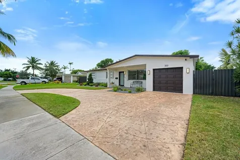 300 SW 65th Way Pembroke Pines FL 33023