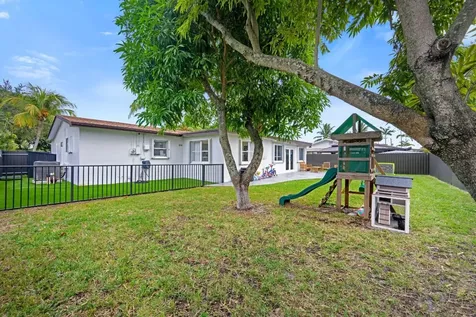 300 SW 65th Way Pembroke Pines FL 33023
