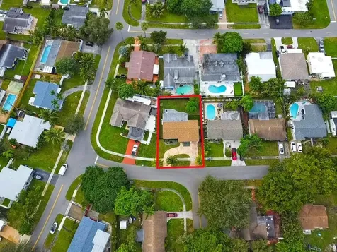 300 SW 65th Way Pembroke Pines FL 33023