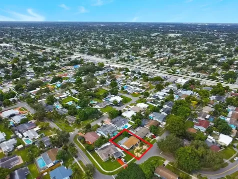 300 SW 65th Way Pembroke Pines FL 33023