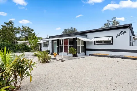 1525 NE 160th Street North Miami Beach FL 33162