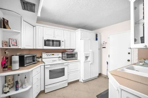 800 NE 195th Street Miami FL 33179