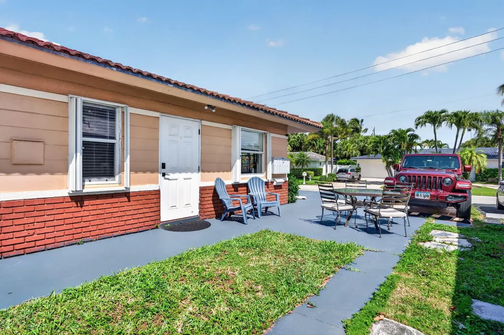 1932 NE 7th Street Deerfield Beach FL 33441
