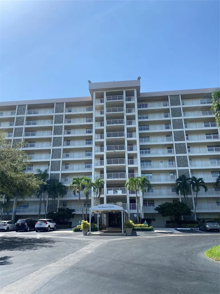 3510 Oaks Way Pompano Beach FL 33069