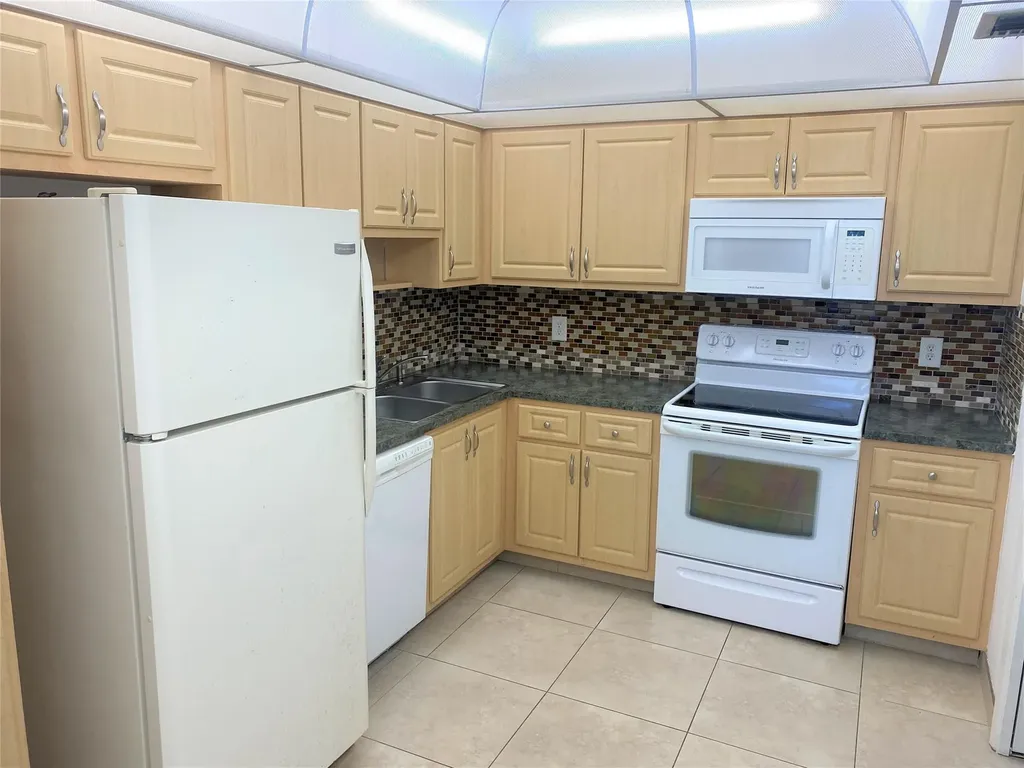 3510 Oaks Way Pompano Beach FL 33069
