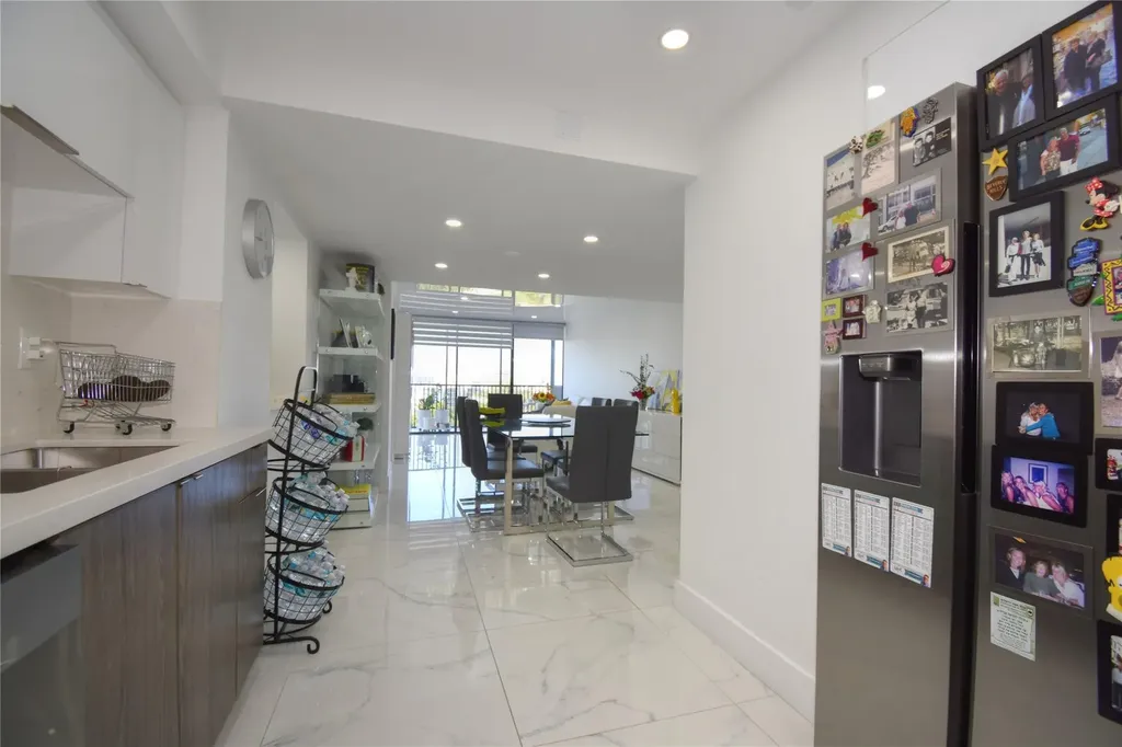 20301 W Country Club Drive Aventura FL 33180