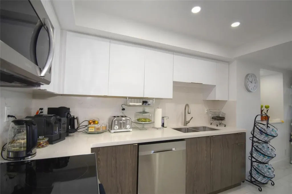 20301 W Country Club Drive Aventura FL 33180