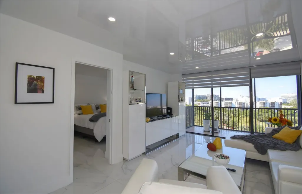 20301 W Country Club Drive Aventura FL 33180