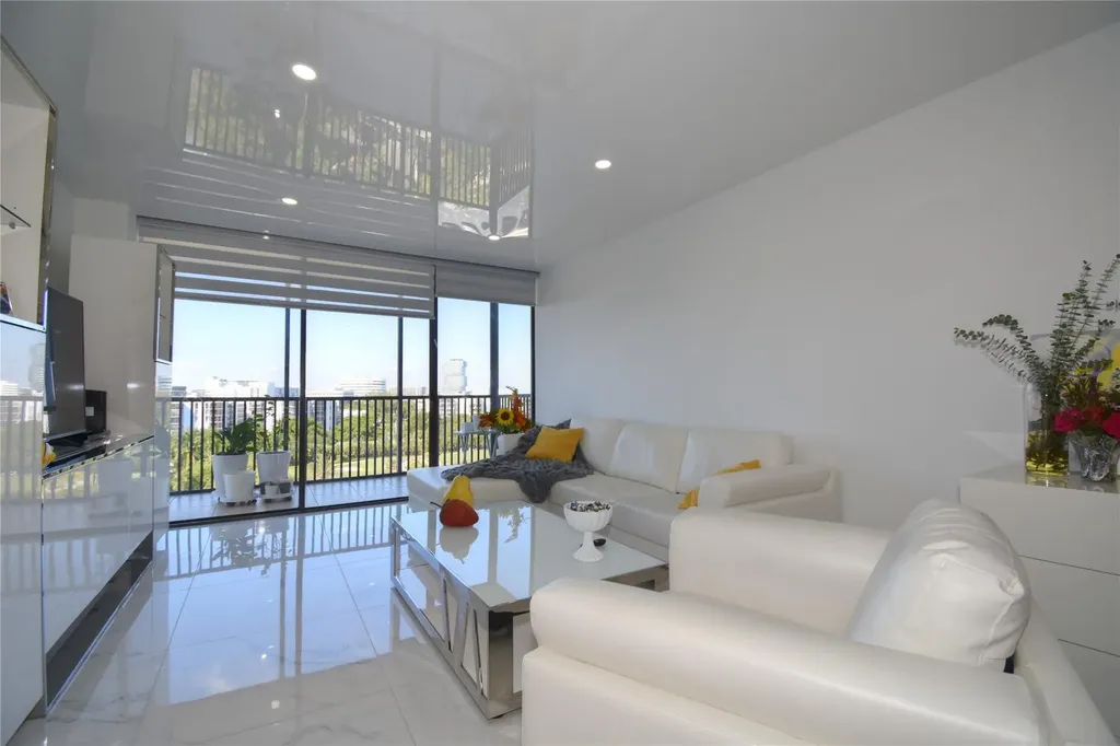 20301 W Country Club Drive Aventura FL 33180
