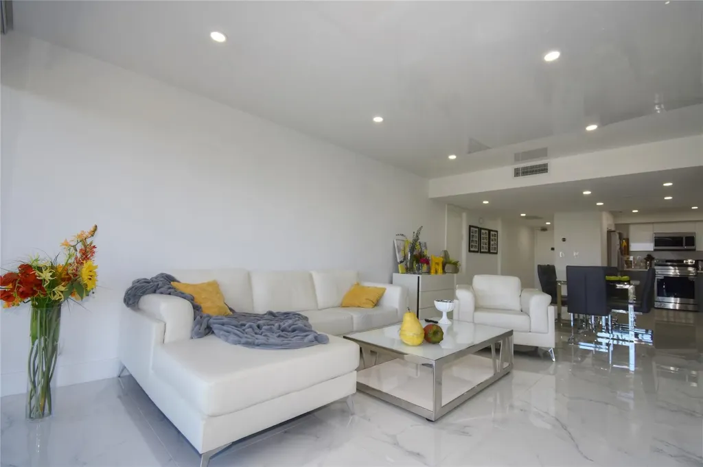 20301 W Country Club Drive Aventura FL 33180
