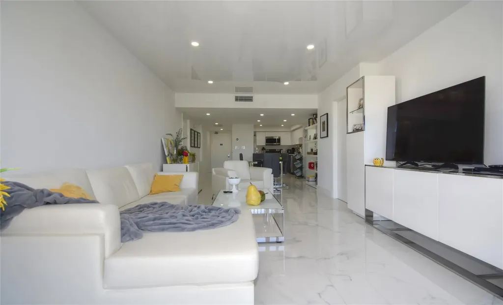 20301 W Country Club Drive Aventura FL 33180