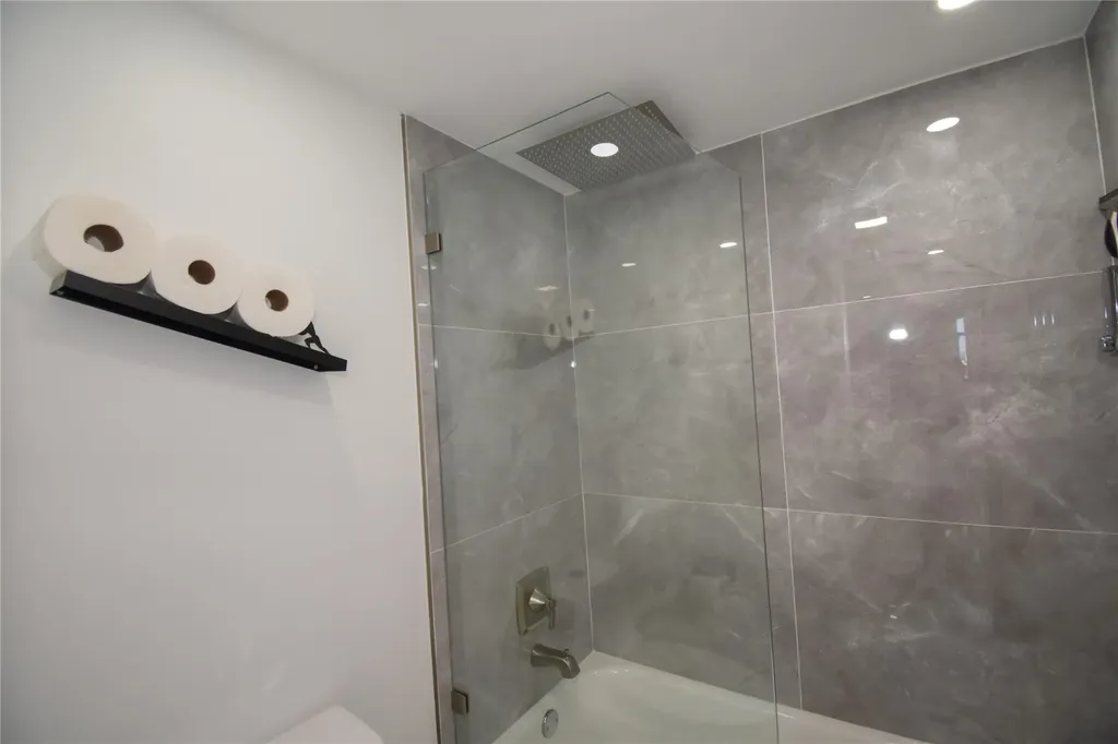 20301 W Country Club Drive Aventura FL 33180