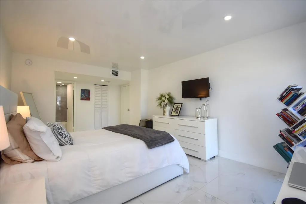 20301 W Country Club Drive Aventura FL 33180