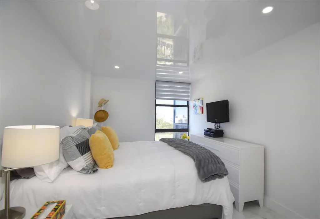 20301 W Country Club Drive Aventura FL 33180