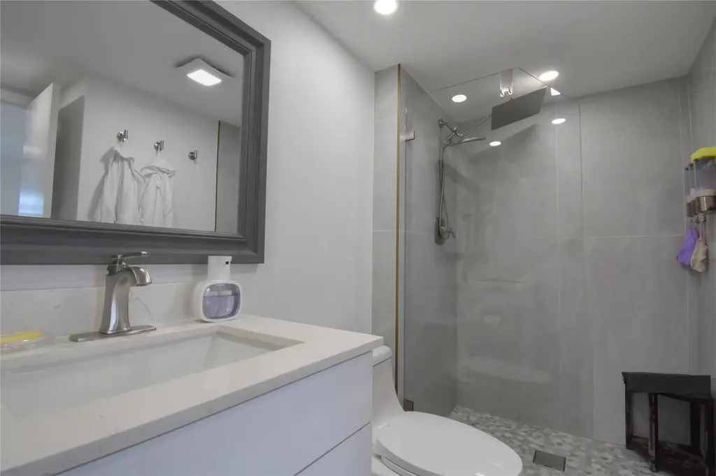 20301 W Country Club Drive Aventura FL 33180