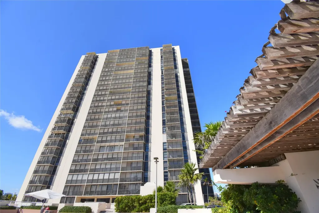 20301 W Country Club Drive Aventura FL 33180