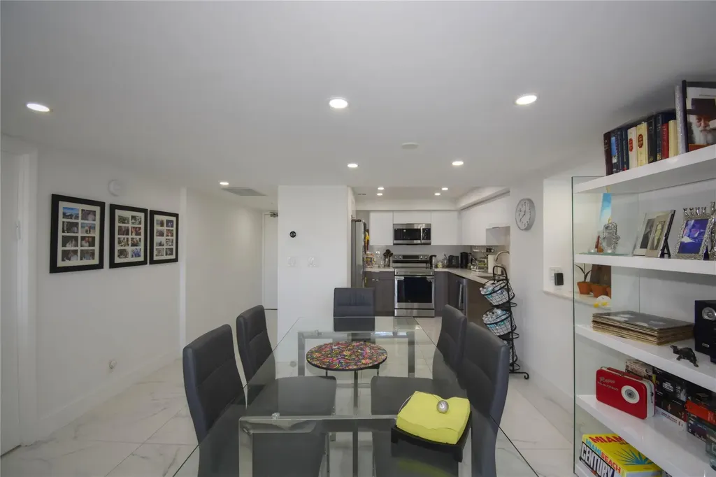 20301 W Country Club Drive Aventura FL 33180