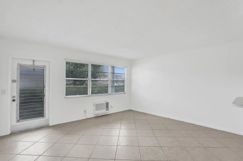 91 Tilford Deerfield Beach FL 33442
