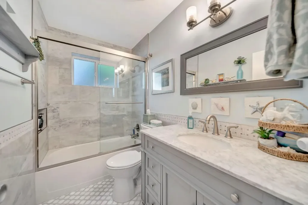 2611 NE 53rd Street Lighthouse Point FL 33064