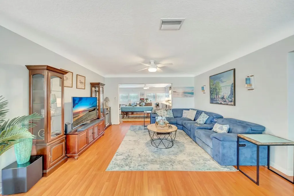 2611 NE 53rd Street Lighthouse Point FL 33064