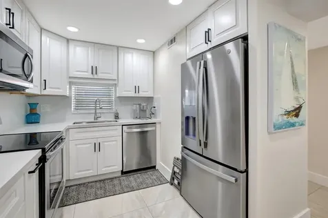 9720 S Hollybrook Lake Drive Pembroke Pines FL 33025