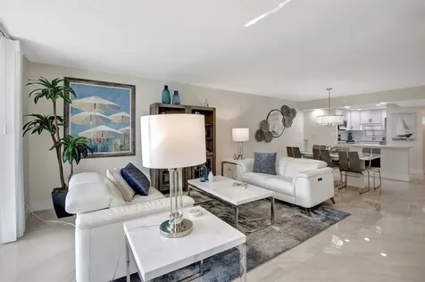 9720 S Hollybrook Lake Drive Pembroke Pines FL 33025