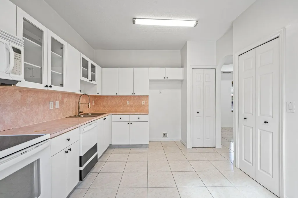 8520 NW 139th Terrace Miami Lakes FL 33016
