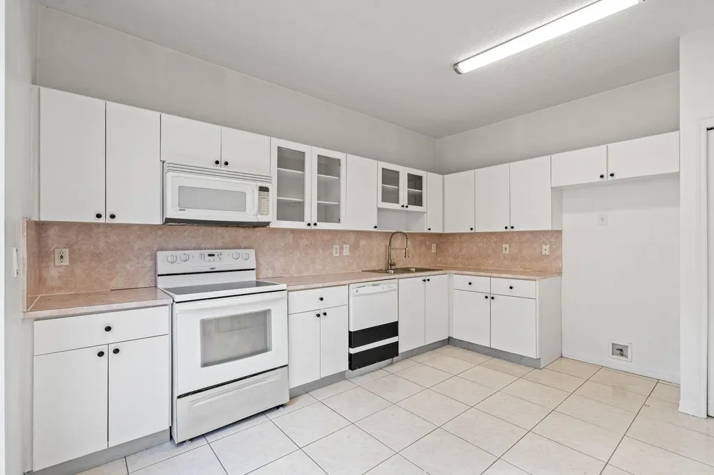 8520 NW 139th Terrace Miami Lakes FL 33016