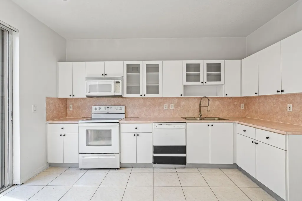 8520 NW 139th Terrace Miami Lakes FL 33016