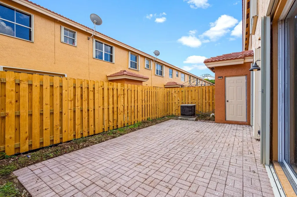 8520 NW 139th Terrace Miami Lakes FL 33016