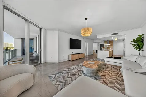 17301 Biscayne Boulevard Aventura FL 33160