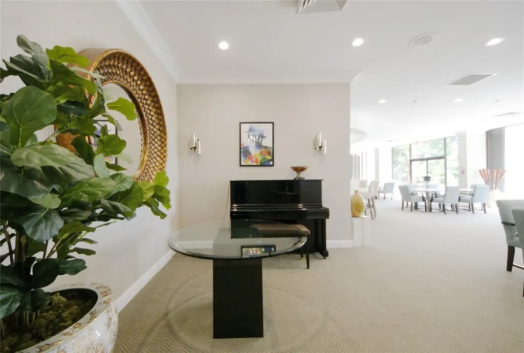 2480 Presidential Way West Palm Beach FL 33401