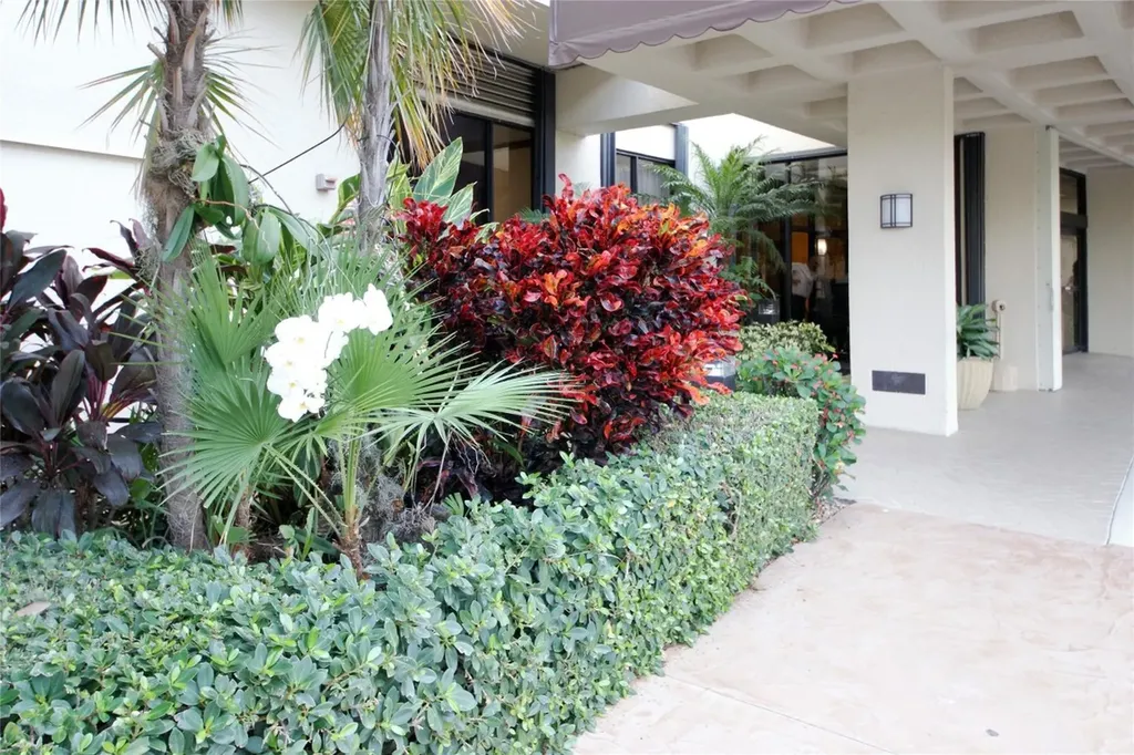 2480 Presidential Way West Palm Beach FL 33401