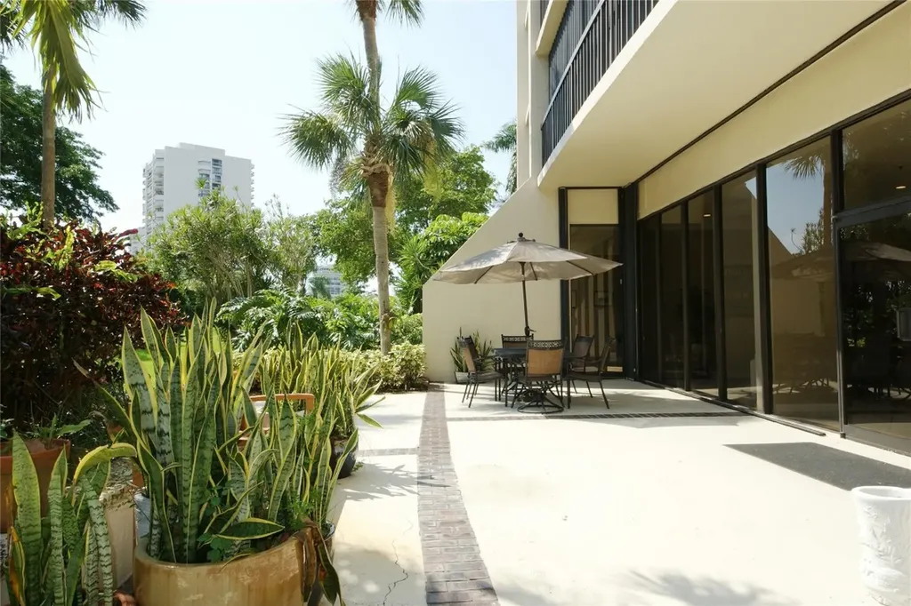 2480 Presidential Way West Palm Beach FL 33401