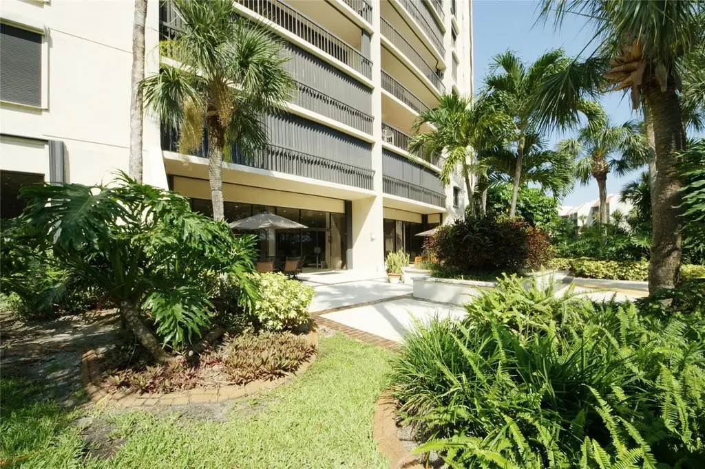 2480 Presidential Way West Palm Beach FL 33401