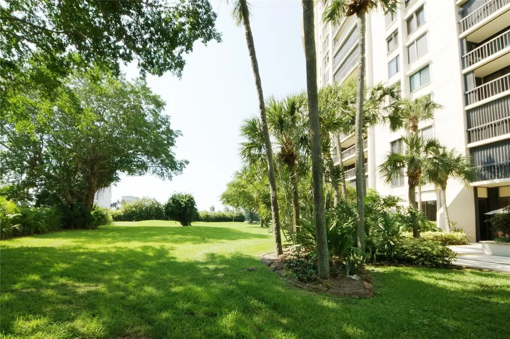 2480 Presidential Way West Palm Beach FL 33401