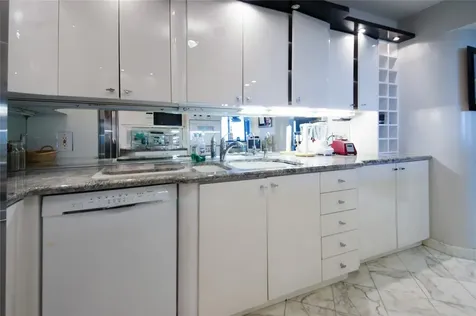 2480 Presidential Way West Palm Beach FL 33401