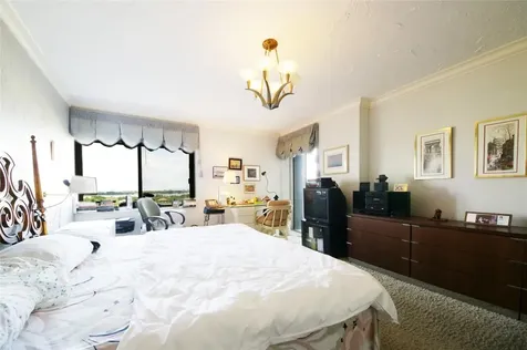 2480 Presidential Way West Palm Beach FL 33401