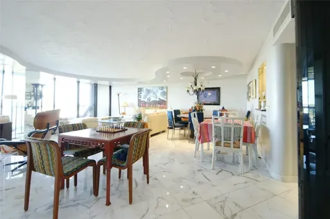 2480 Presidential Way West Palm Beach FL 33401
