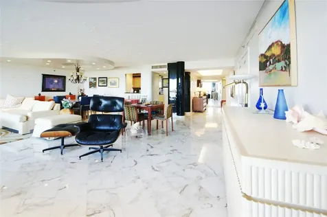2480 Presidential Way West Palm Beach FL 33401