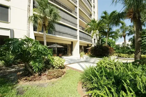 2480 Presidential Way West Palm Beach FL 33401