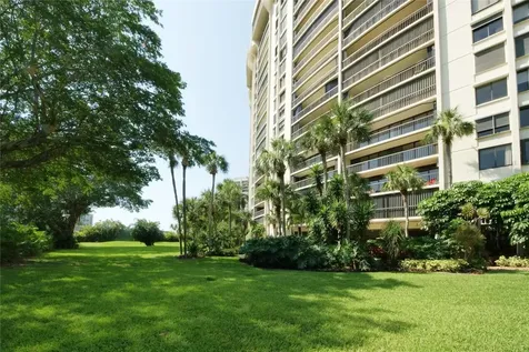 2480 Presidential Way West Palm Beach FL 33401