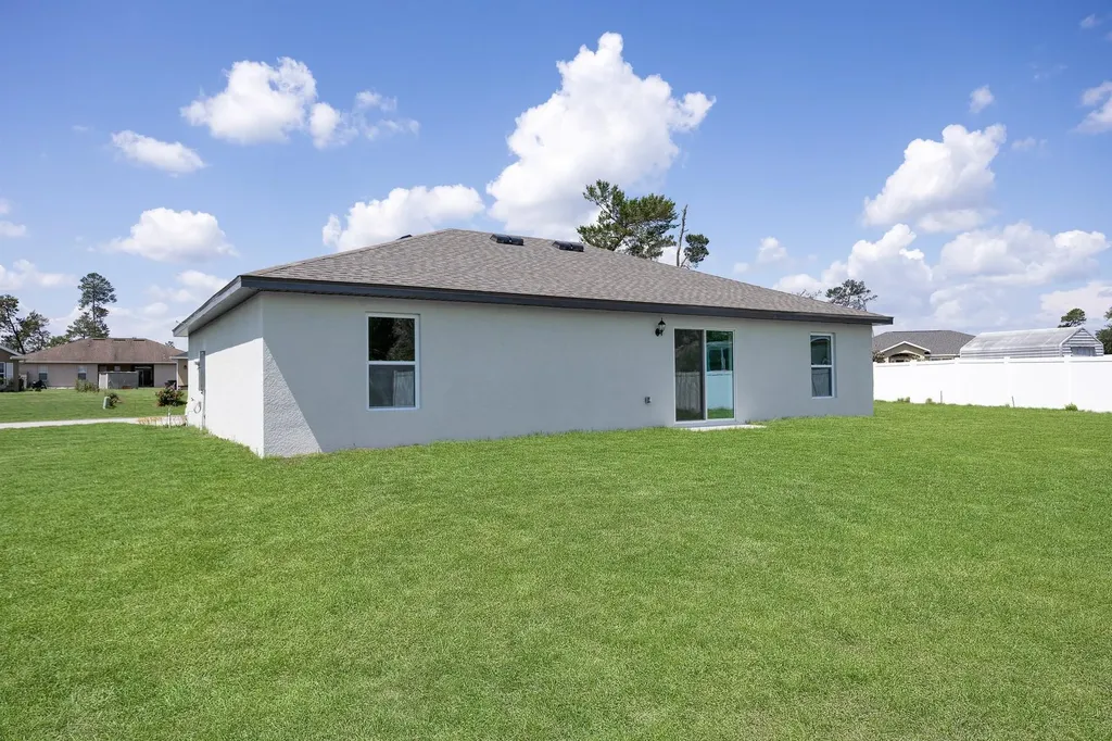 2737 SE Mariposa Avenue Port St Lucie FL 34952