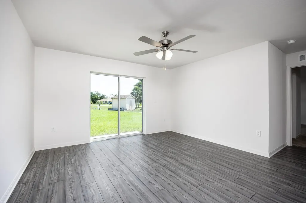 2737 SE Mariposa Avenue Port St Lucie FL 34952