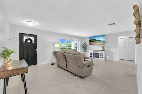 10015 NW 83rd Street Tamarac FL 33321