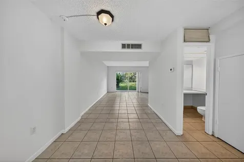 809 W Oakland Park Boulevard Oakland Park FL 33311