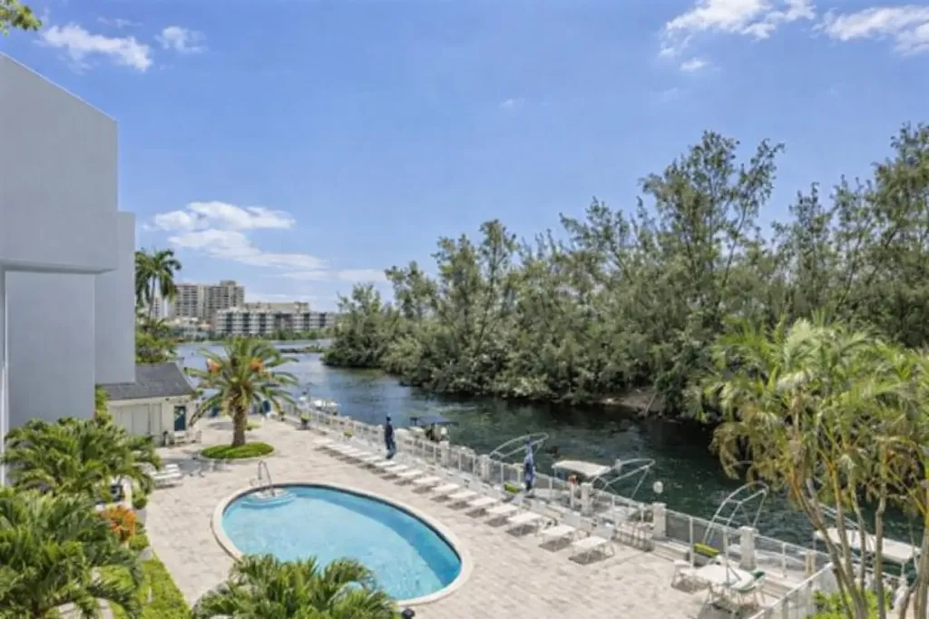 2850 NE 14th Street Causeway Pompano Beach FL 33062